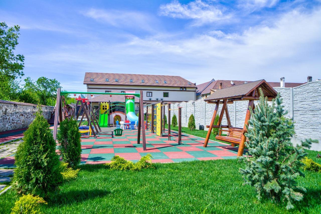 Conacul Ambient Cristian (Brasov)